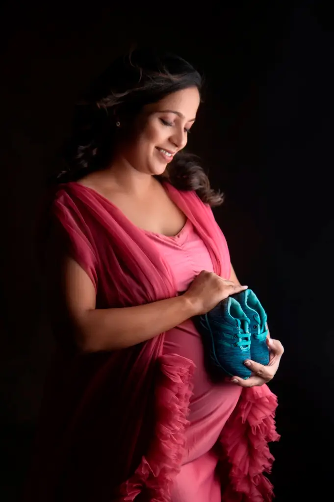 Maternity photoshoot of pregnant woman by Mamma's Tiny Cubberry in Habra